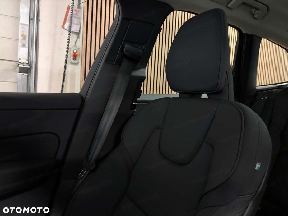 Volvo XC 60 B5 B AWD Plus Dark - 16