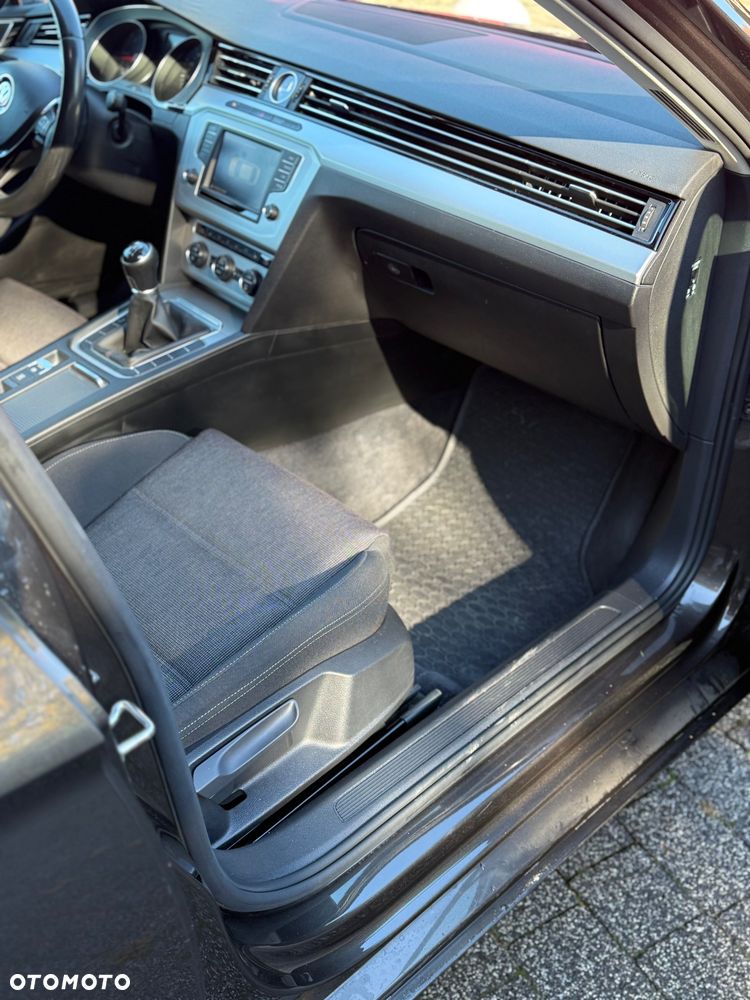 Volkswagen Passat - 27