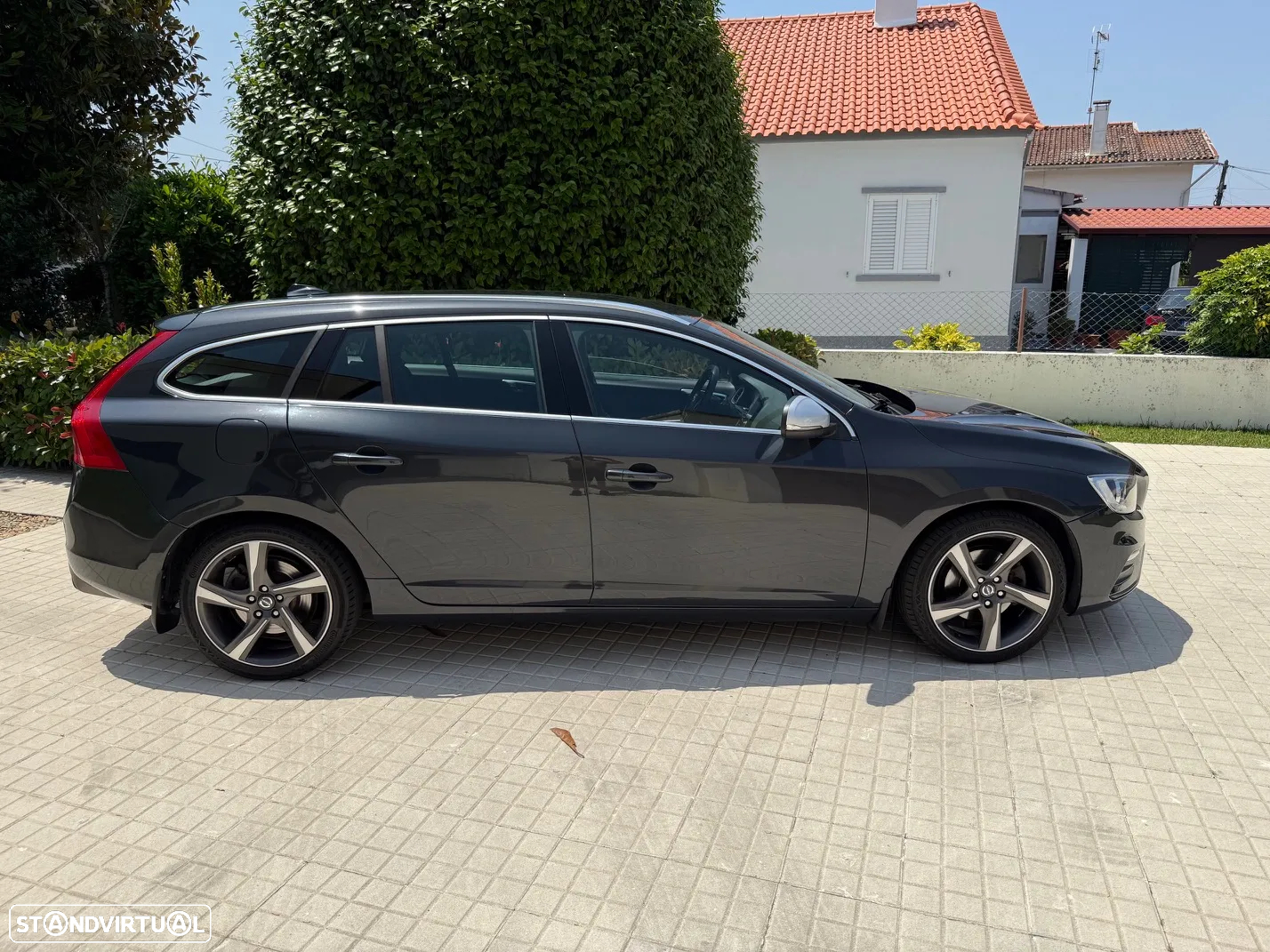 Volvo V60 2.0 D4 R-Design - 3