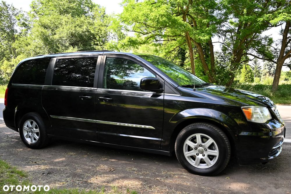 Chrysler Town & Country - 10