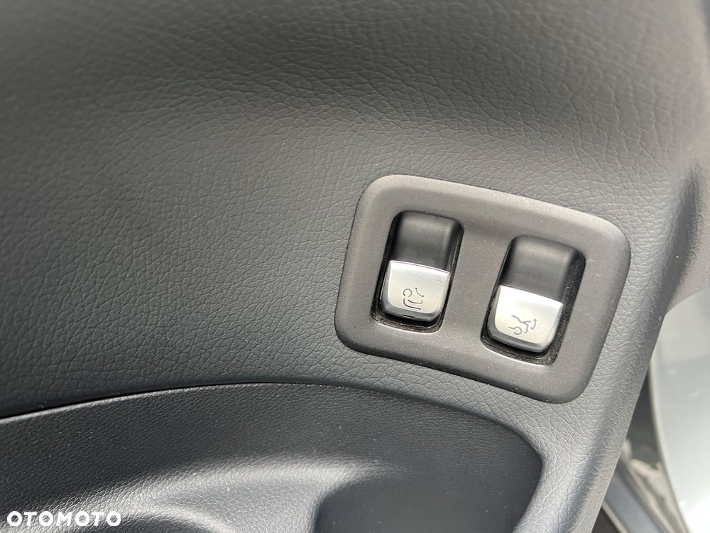 Mercedes-Benz GLC 250 4Matic 9G-TRONIC AMG Line - 32