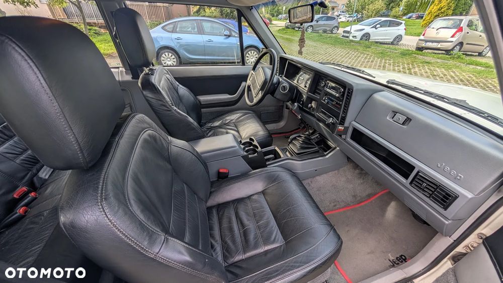 Jeep Cherokee - 9