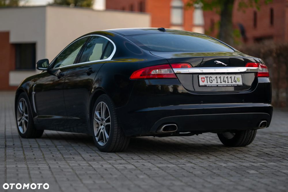 Jaguar XF 2.7 V6 D Premium Luxury - 3