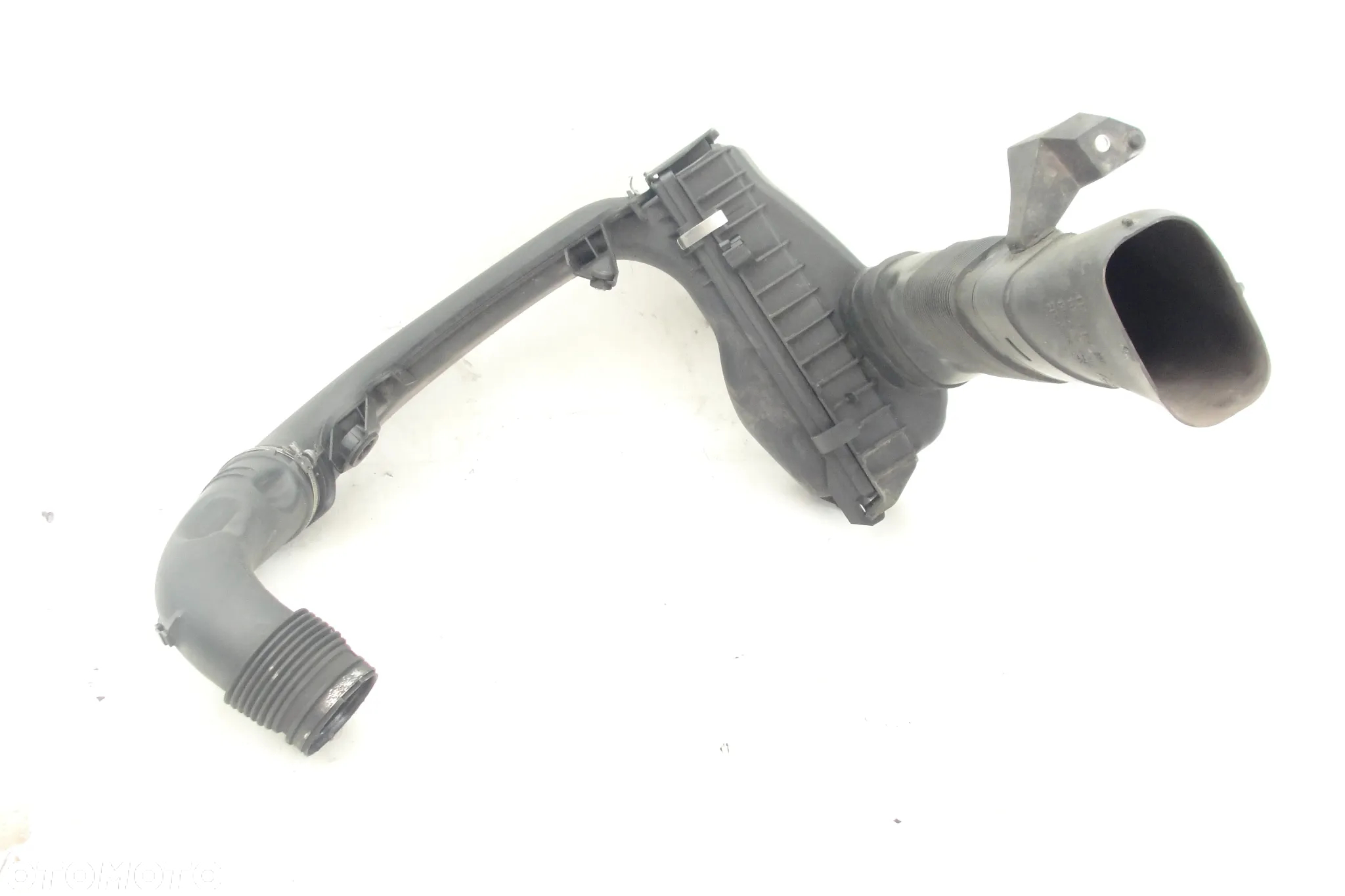 OBUDOWA FILTRA POWIETRZA BMW X3 F25  X4 F26  3.0d - 6