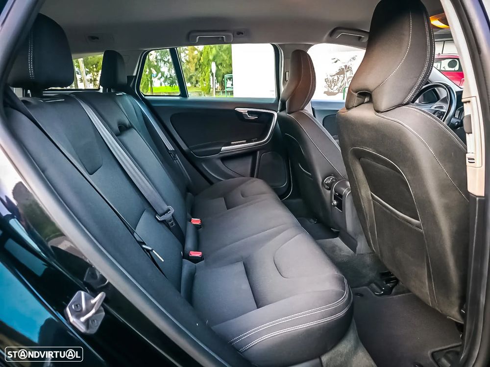 Volvo V60 2.0 D4 Kinetic - 16