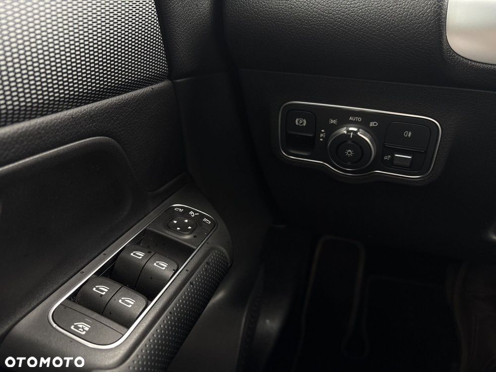 Mercedes-Benz GLB 200 7G-DCT - 12