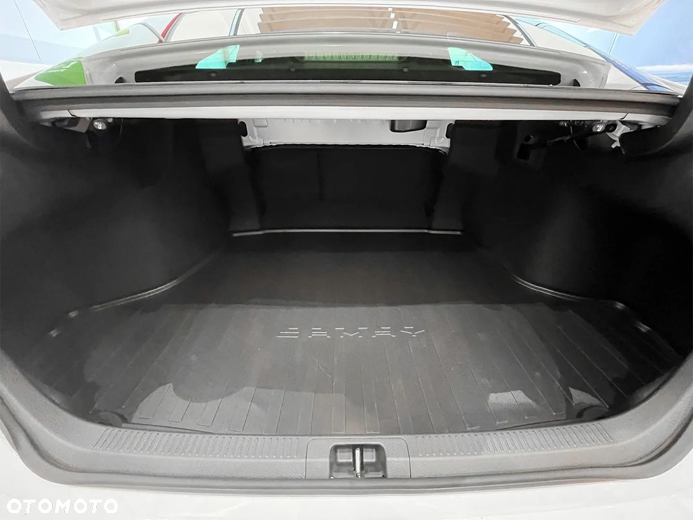 Toyota Camry 2.5 Hybrid Dynamic Force Comfort e-CVT - 2