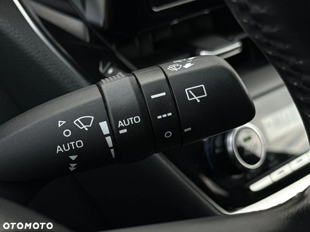 Toyota Corolla 1.8 Hybrid Selection - 17