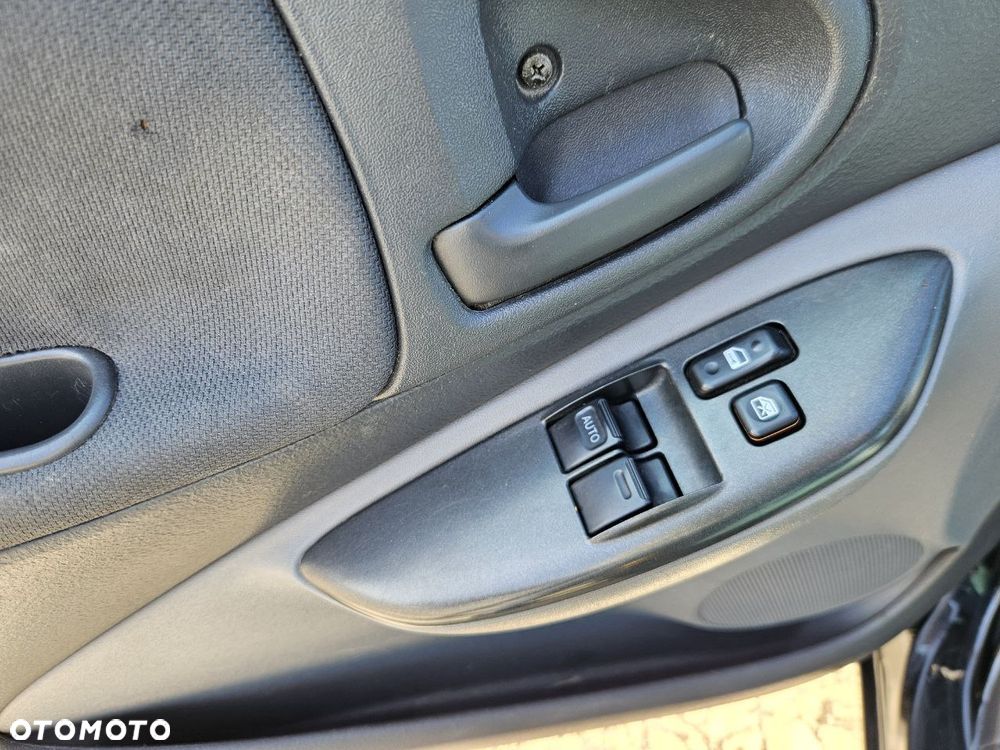 Toyota Yaris 1.0 Base - 5