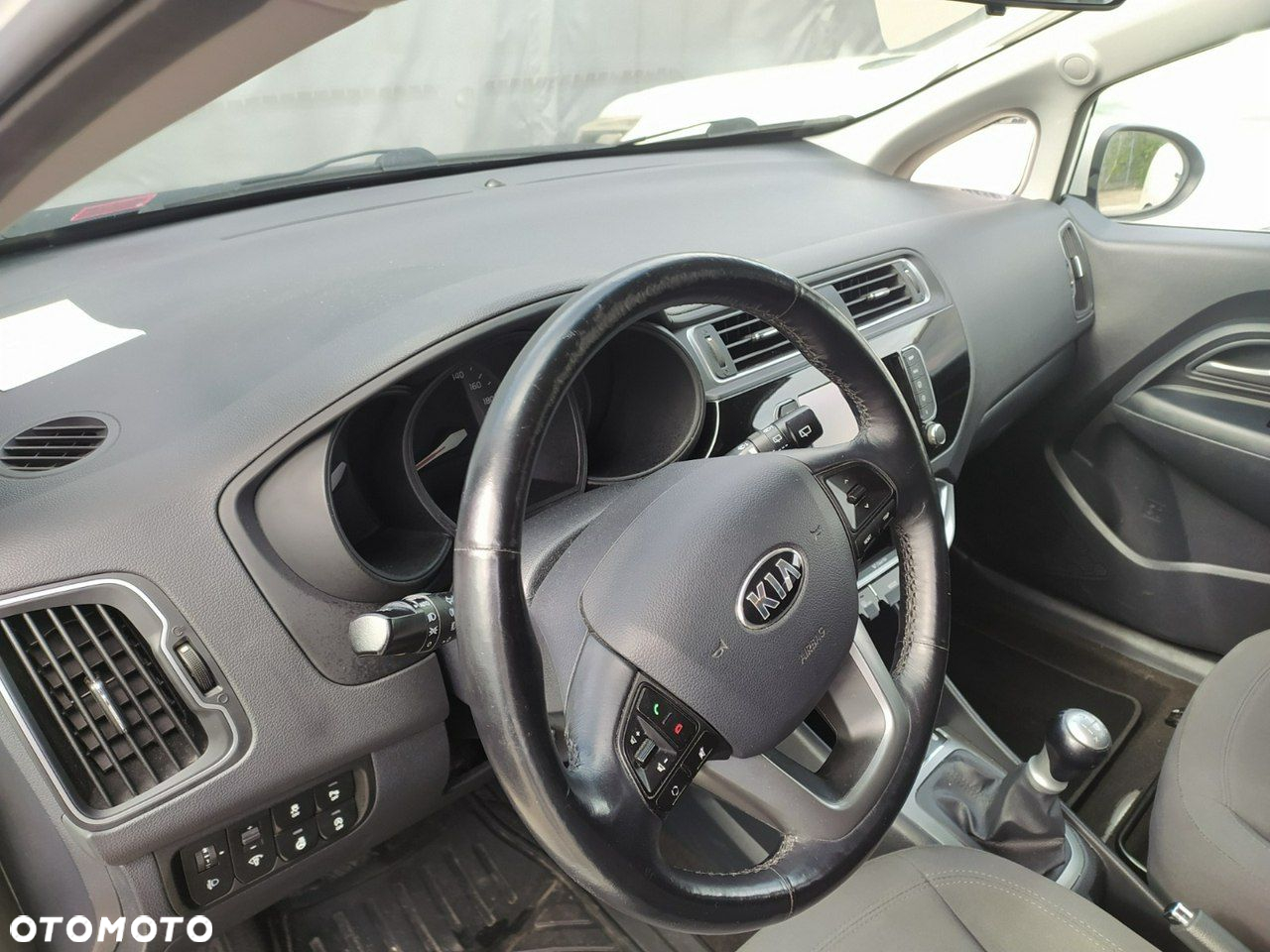 Kia Rio - 11