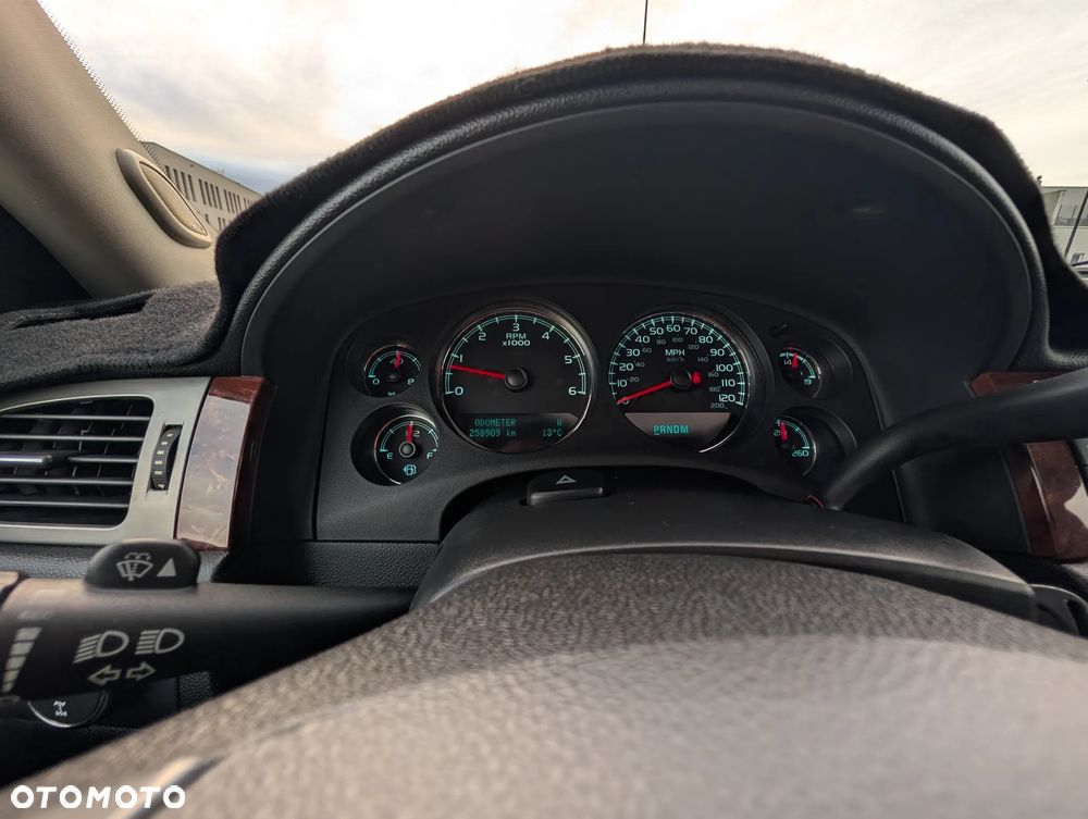 Chevrolet Suburban - 6