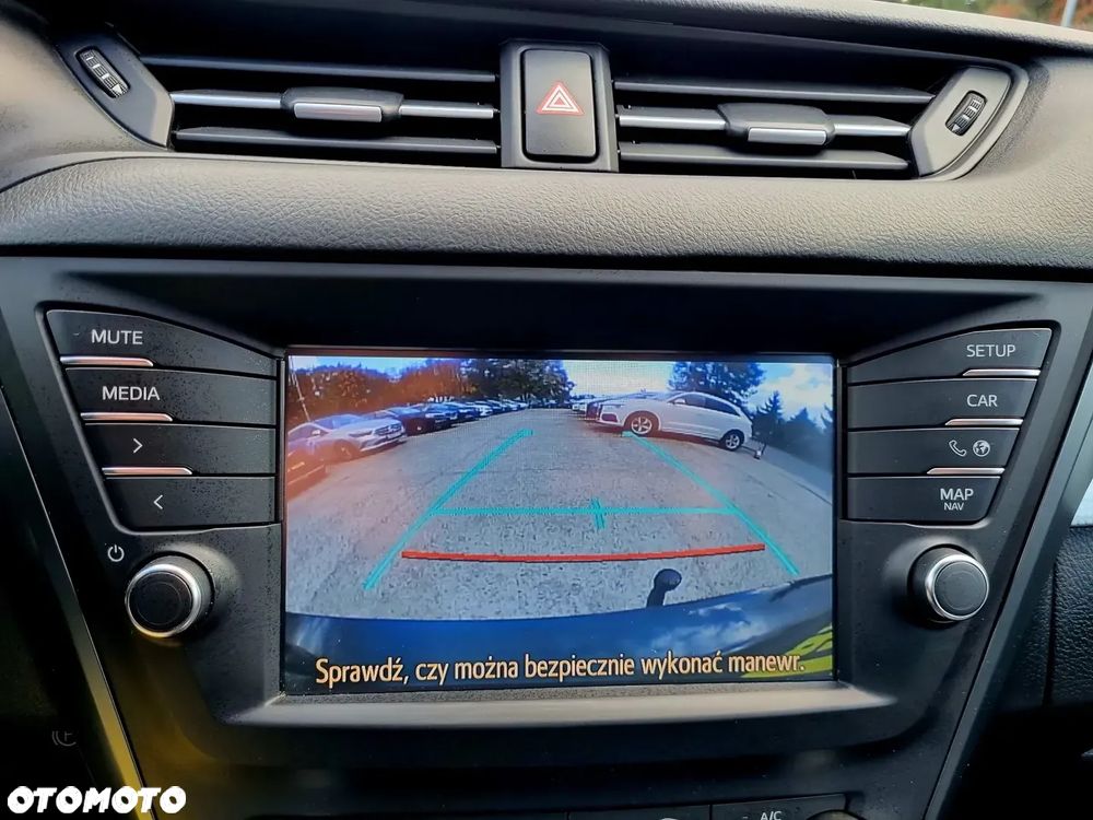 Toyota Avensis 2.0 D-4D Premium - 19