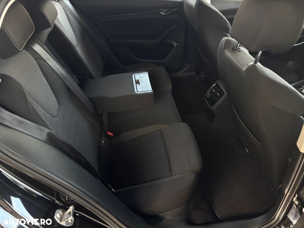 Skoda Octavia 2.0 TDI DSG Ambition - 32