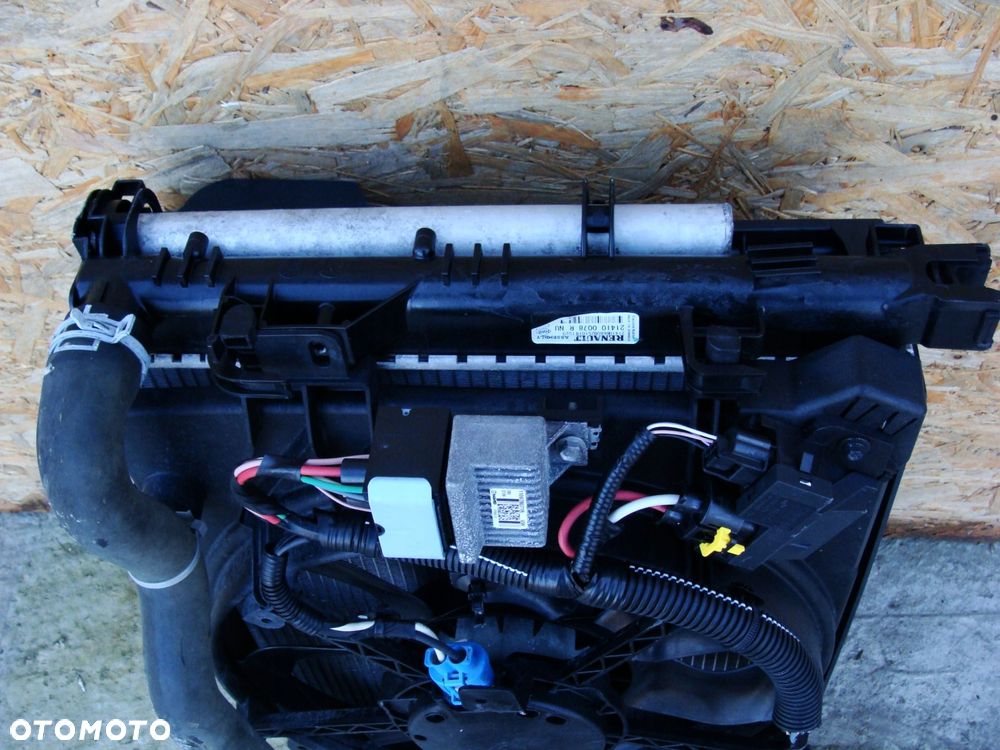 chłodnice wentylator dacia duster 1.6 sce 4x4 awd 4wd 2014r 214811626r !! - 9