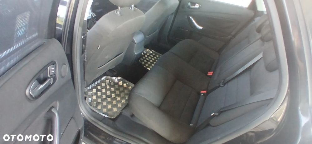 Ford Mondeo 1.8 Ambiente - 18