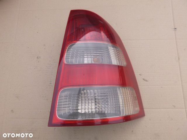 LAMPA PRAWY TYŁ PRAWA TYLNA TOYOTA COROLLA E12 KOMBI - 6