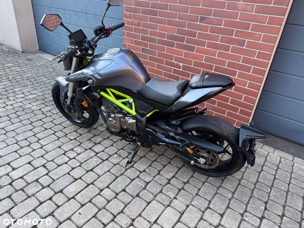 QJMOTOR Inny - 12