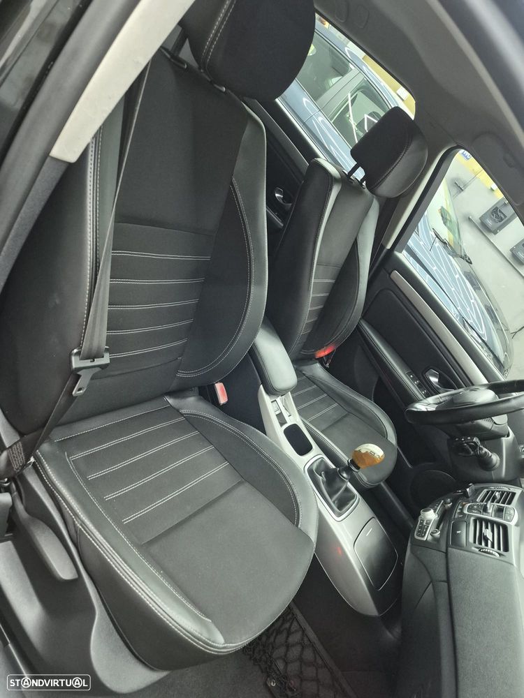 Renault Laguna Break 1.5 dCi SE Black Line 110g - 19