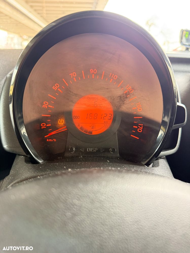 Toyota Aygo 1.0 VVY-I 5 usi X-play - 7