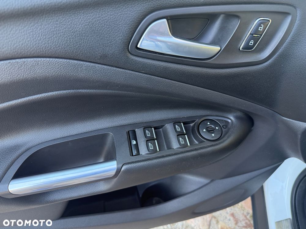 Ford Kuga - 33