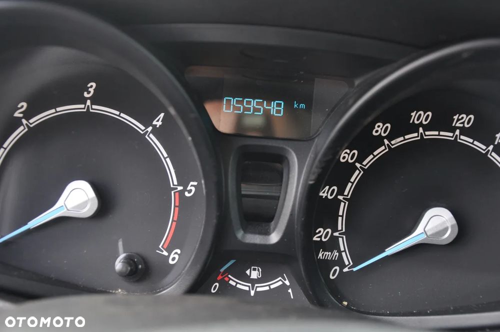 Ford Transit Courier - 15