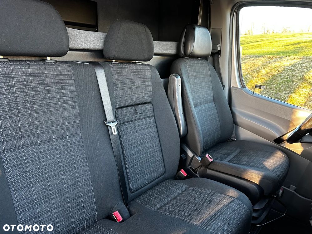 Mercedes-Benz SPRINTER - 15