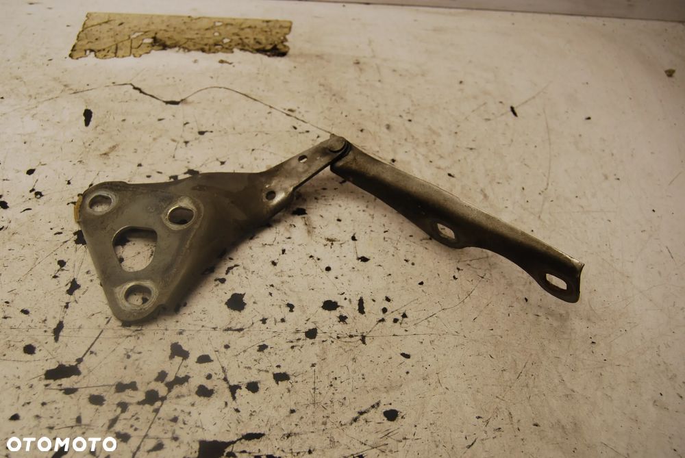 ZAWIAS MASKI LEWY PRZÓD 13172637 OPEL ZAFIRA A LIFT - 2