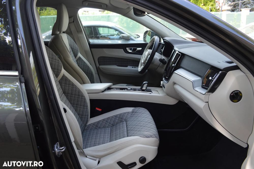 Volvo XC 60 B4 D AWD Ultimate Bright - 27