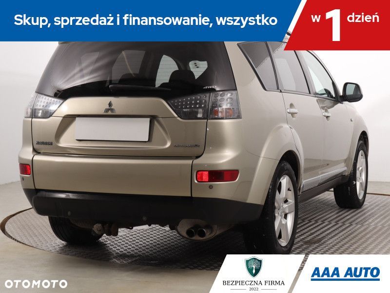 Mitsubishi Outlander - 6