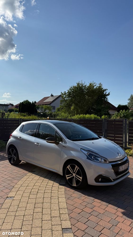 Peugeot 208 - 12