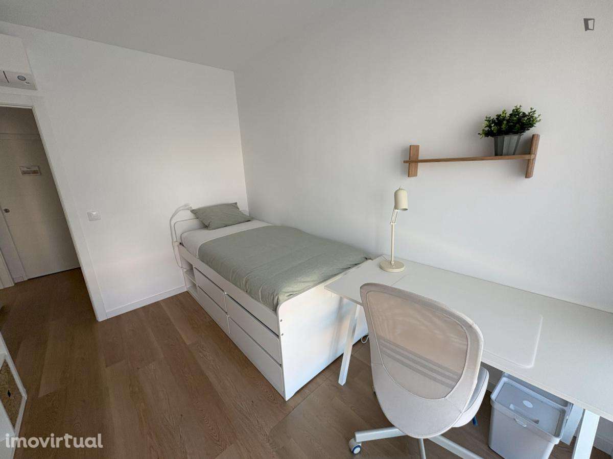 Quarto - localizado em Amadora Lisbon - Grande imagem: 3/19