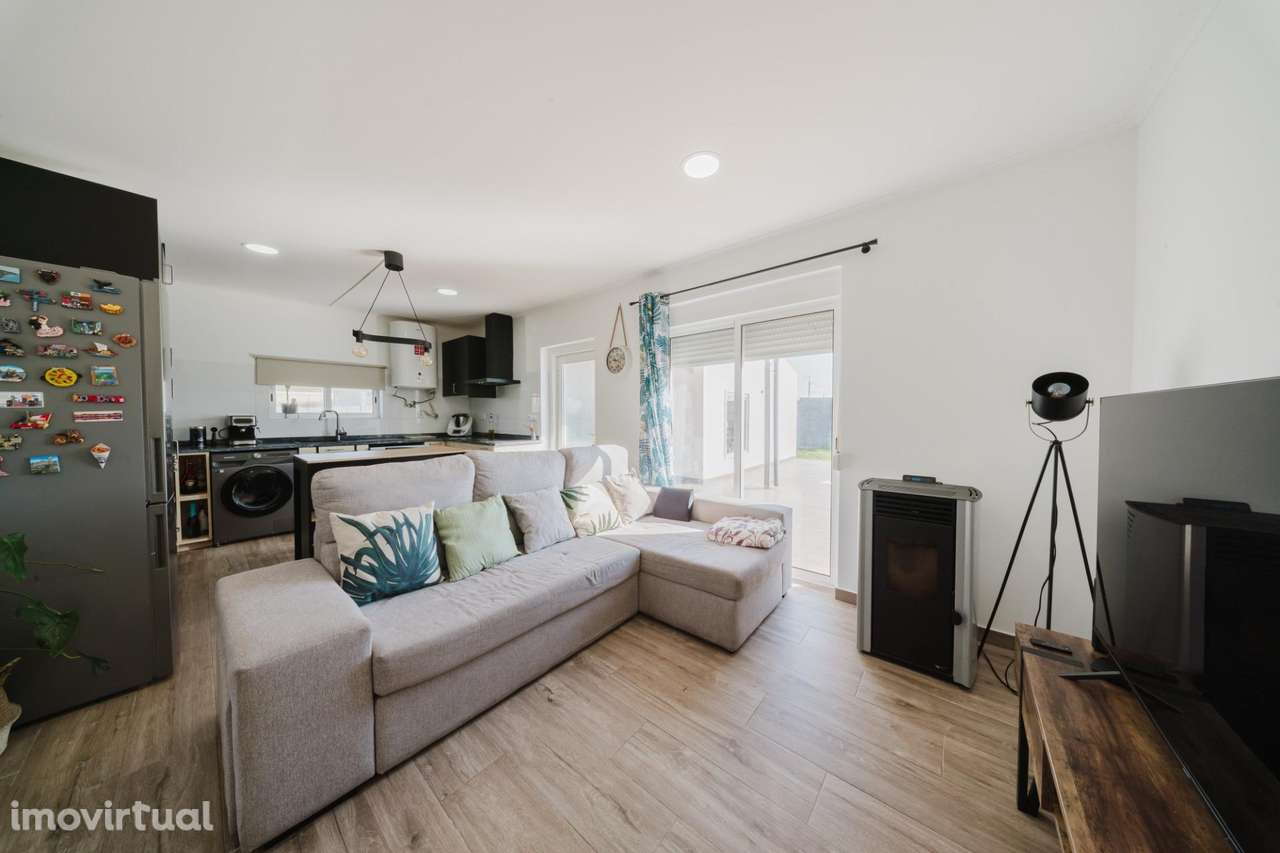 Moradia T2 com Anexo T1 Independente | Terreno 898 m2 | Renovada |... - Grande imagem: 3/44