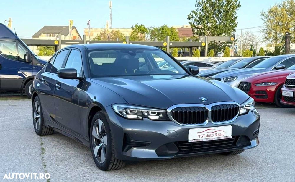 BMW Seria 3 320i AT - 12