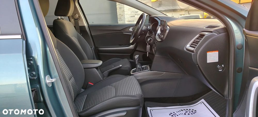 Kia Ceed ver-1-6-crdi-mhev-business-line - 26