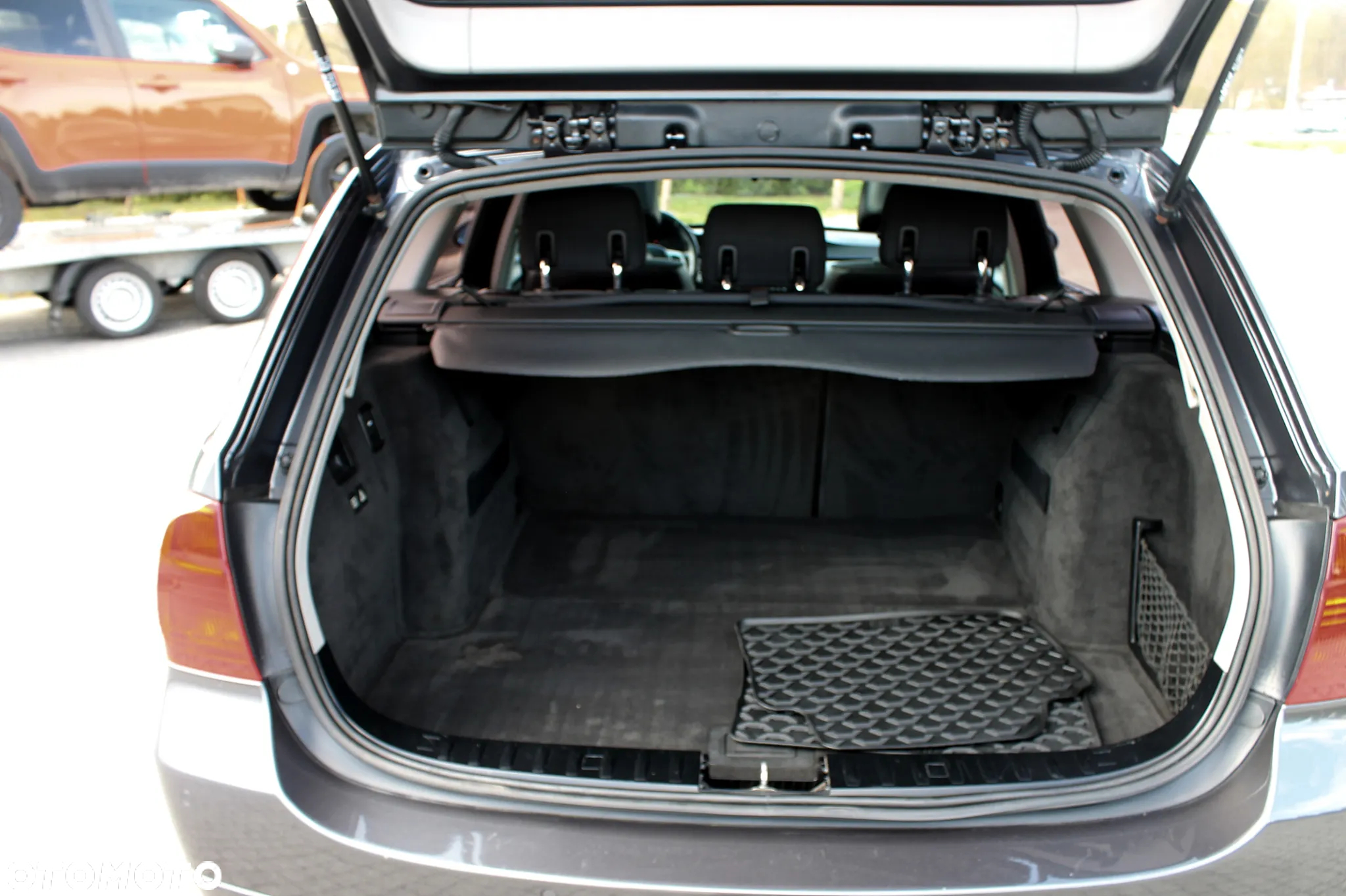 BMW Seria 3 325i Touring - 12