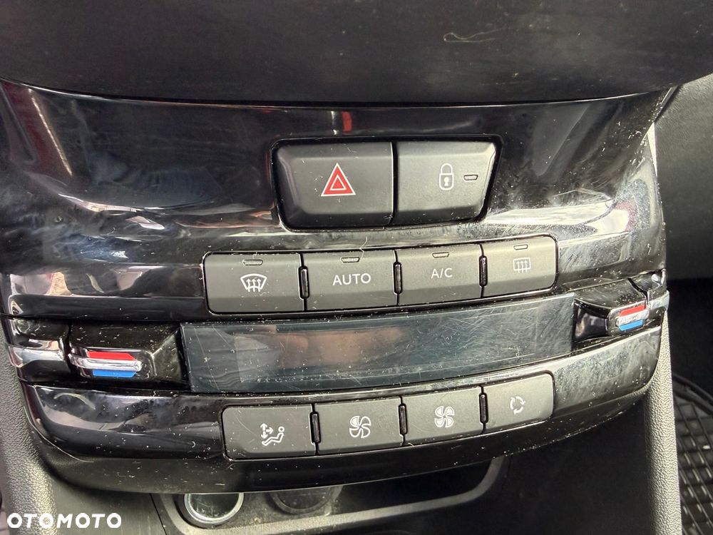 Peugeot 2008 1.2 Pure Tech Allure S&S EAT6 - 21