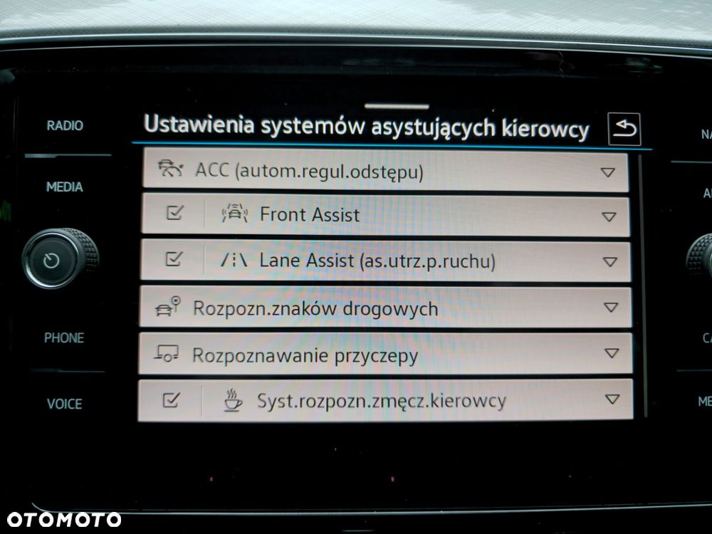 Volkswagen Passat - 13