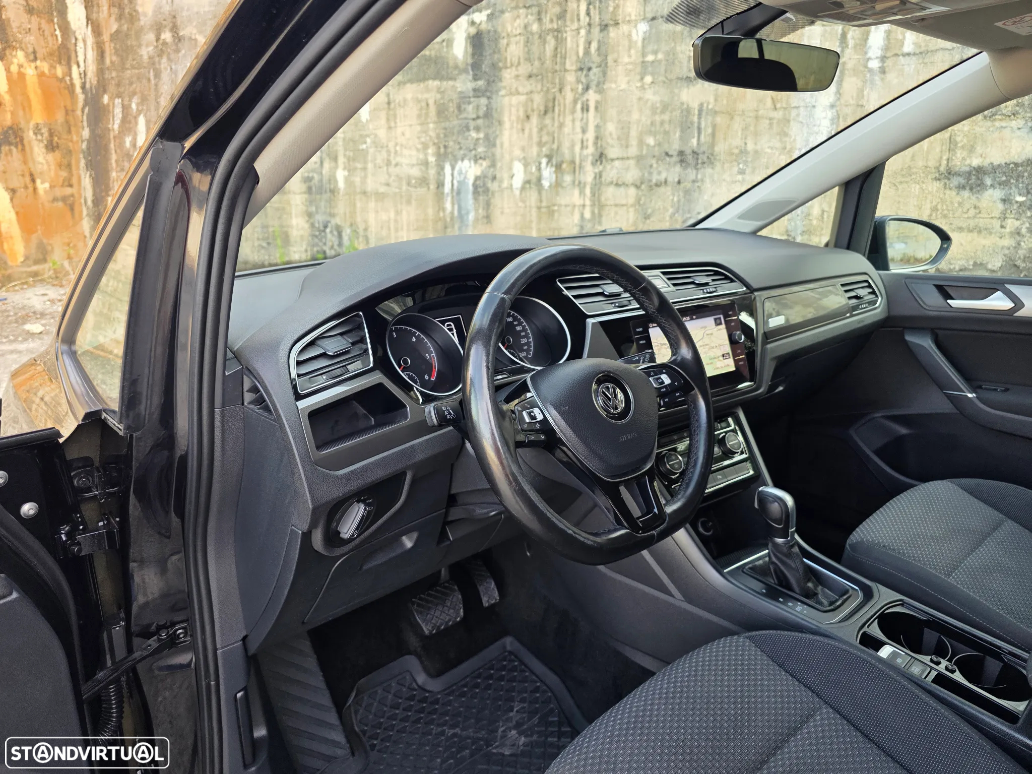 VW Touran 1.6 TDI Highline DSG - 12