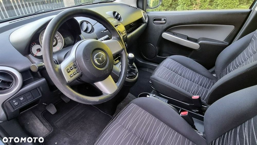 Mazda 2 - 10