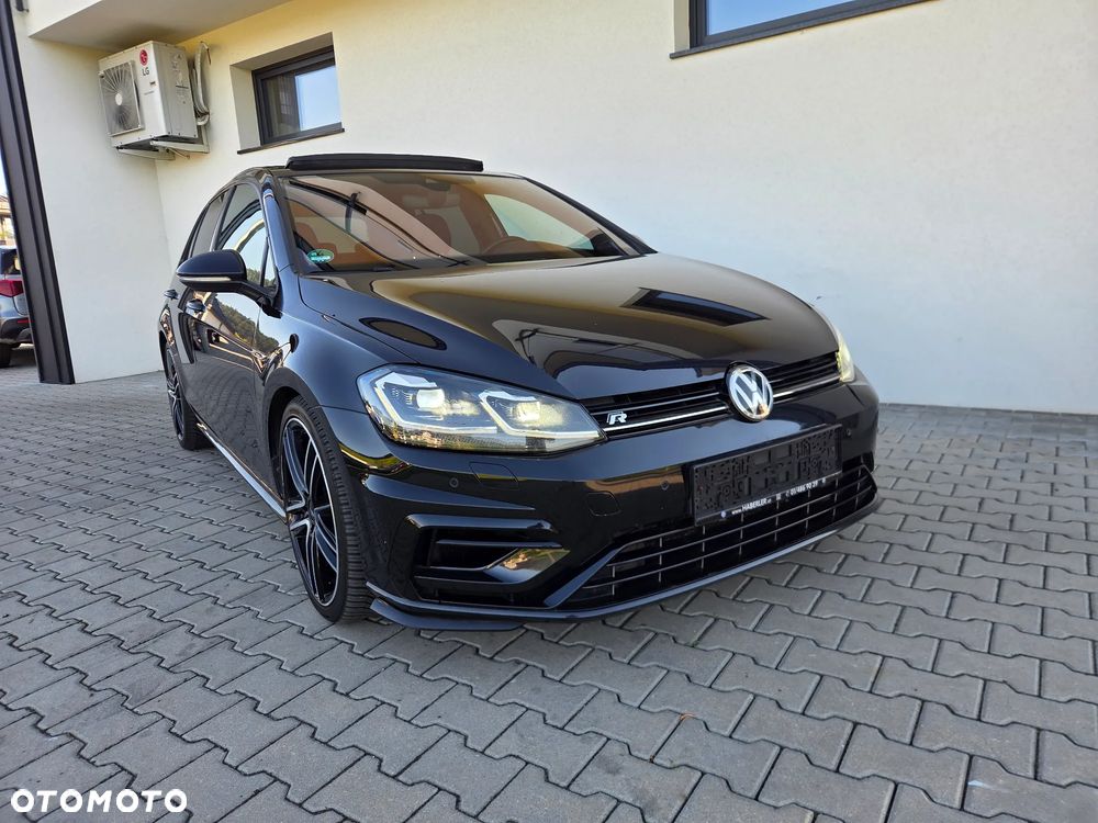 Volkswagen Golf - 1