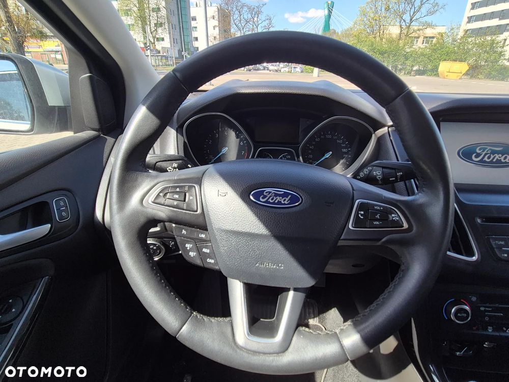 Ford Focus 1.0 EcoBoost Titanium - 10