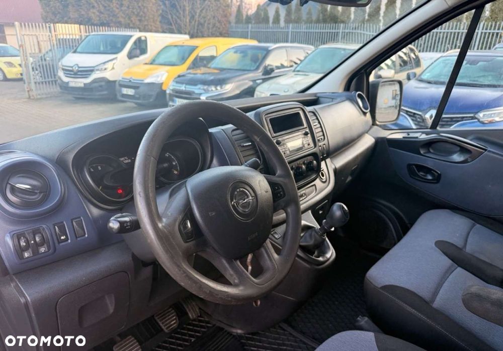 Opel VIVARO osobowy - 11