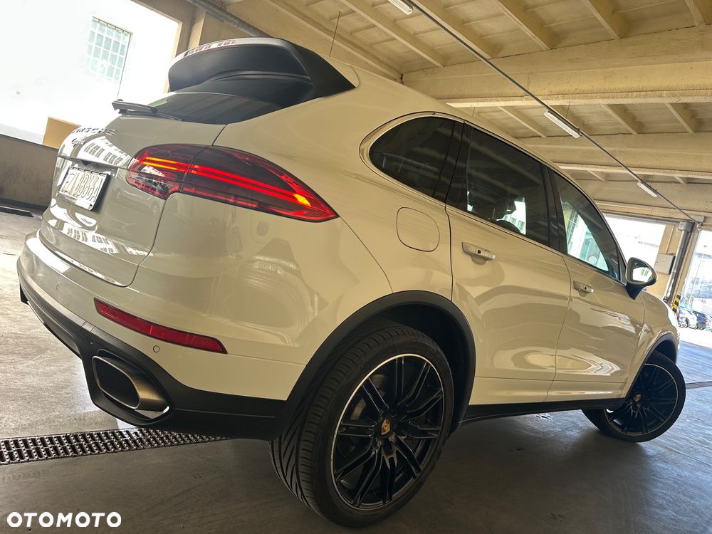 Porsche Cayenne Diesel Platinum Edition - 3