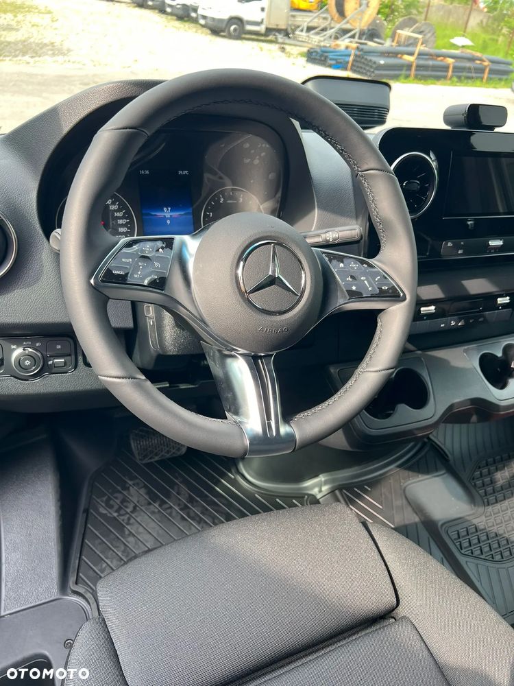 Mercedes-Benz Sprinter - 11