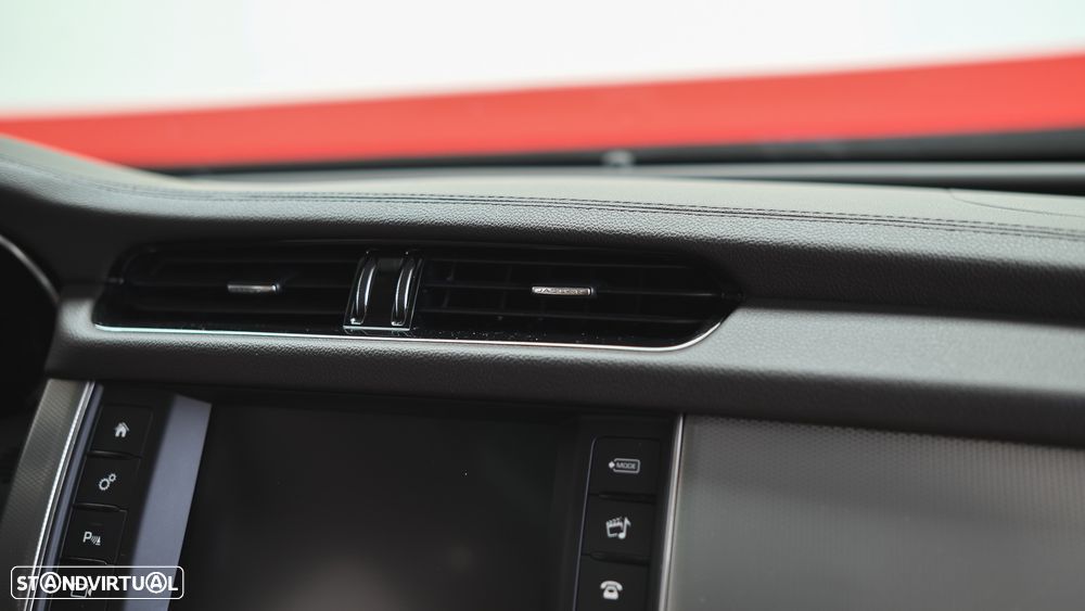 Jaguar XF Sportbrake 2.0 D Portfolio AWD Aut. - 8
