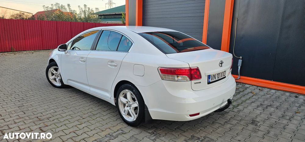 Toyota Avensis - 2