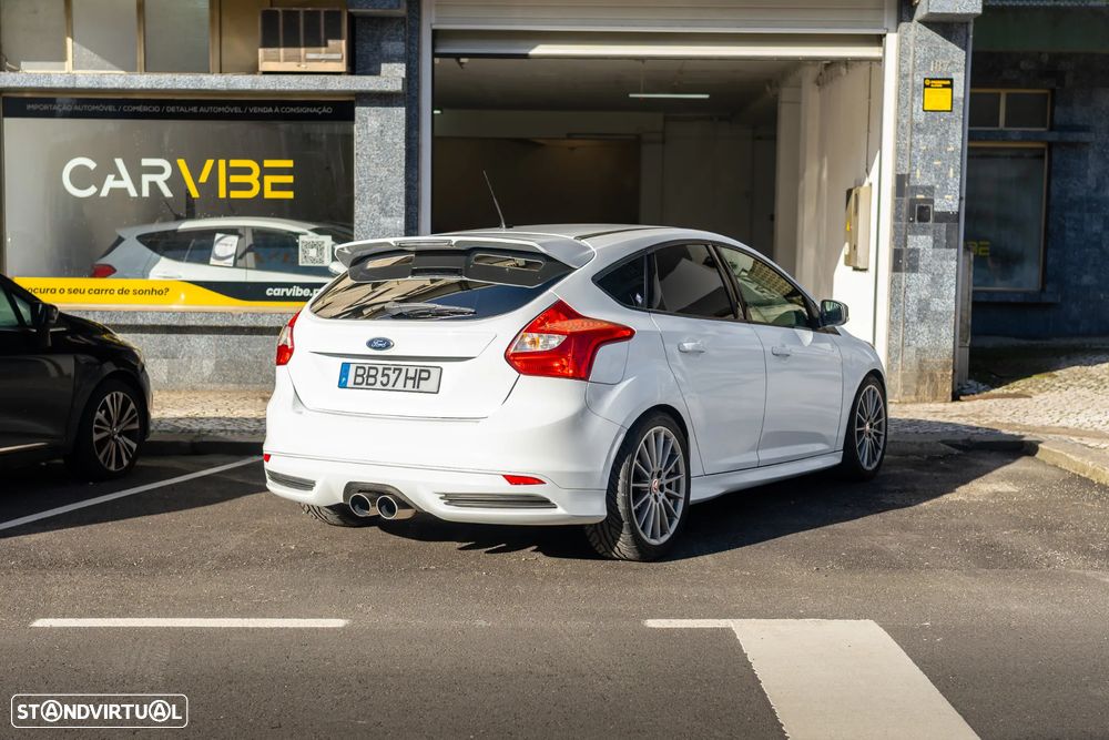 Ford Focus 2.0 EcoBoost ST c/ Pack Pele Desportiva - 8