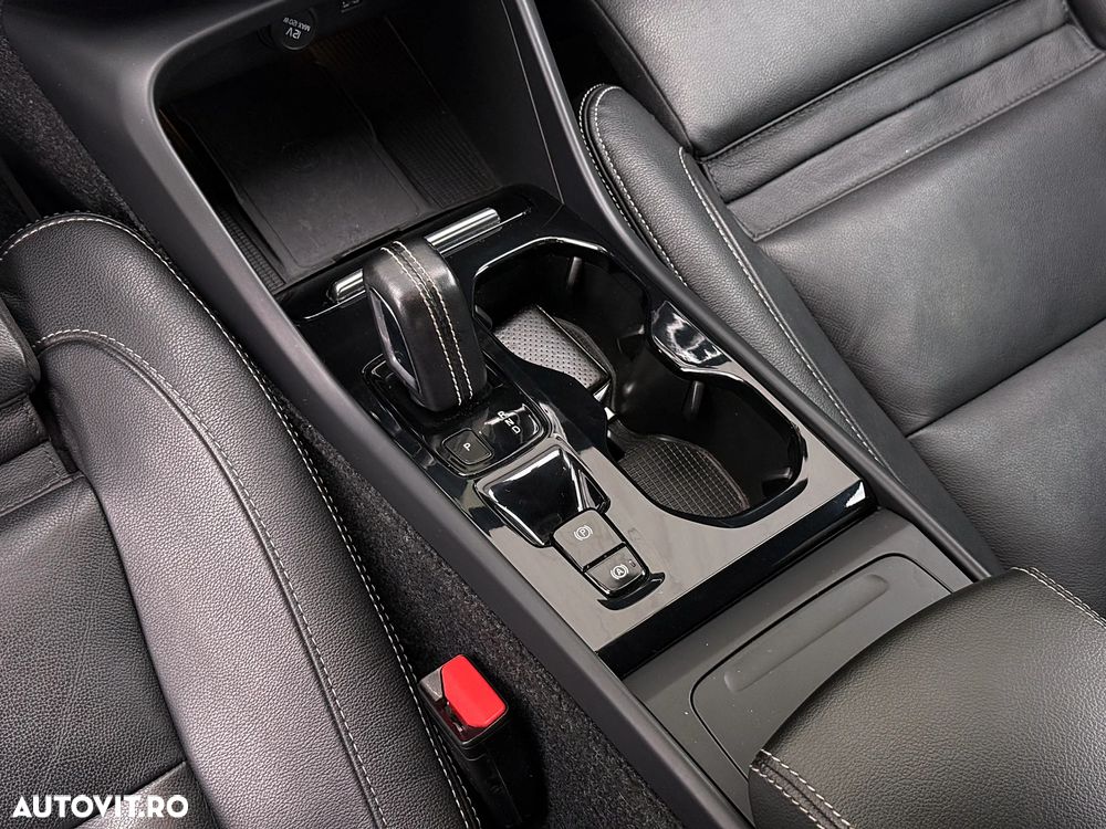 Volvo XC 40 D3 AWD R-Design - 26