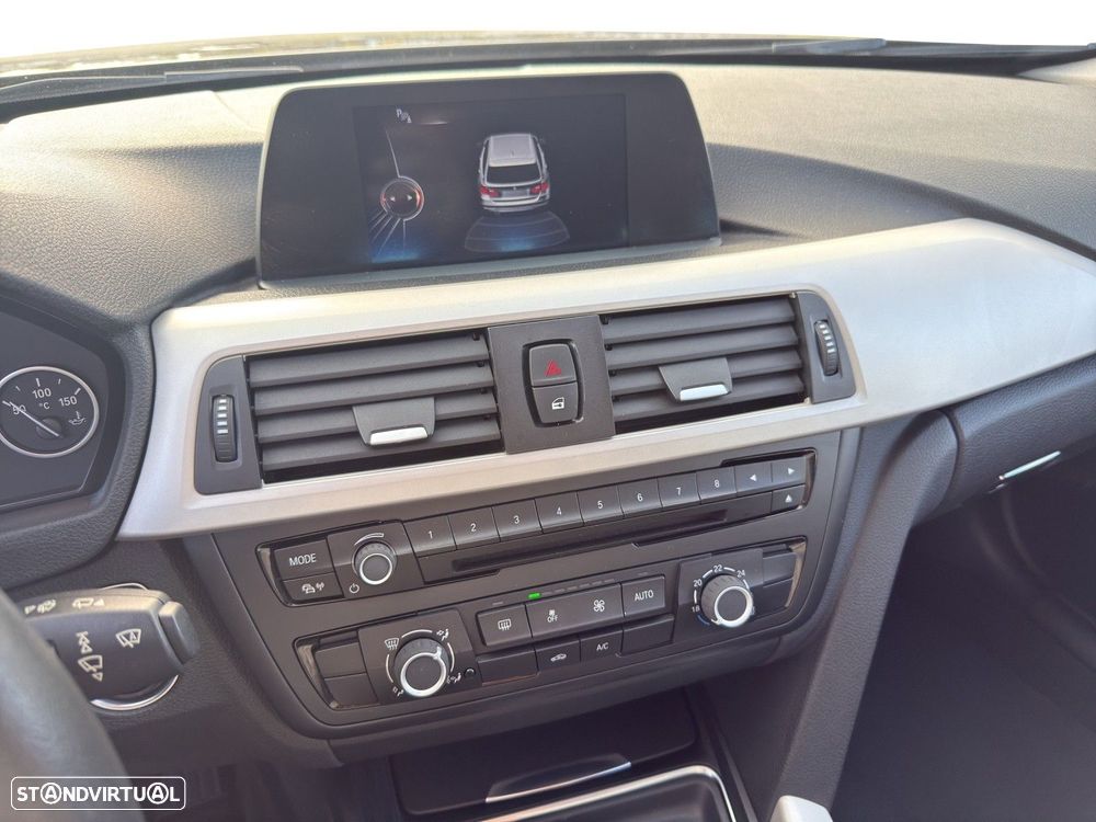 BMW 318 d Touring Auto - 13