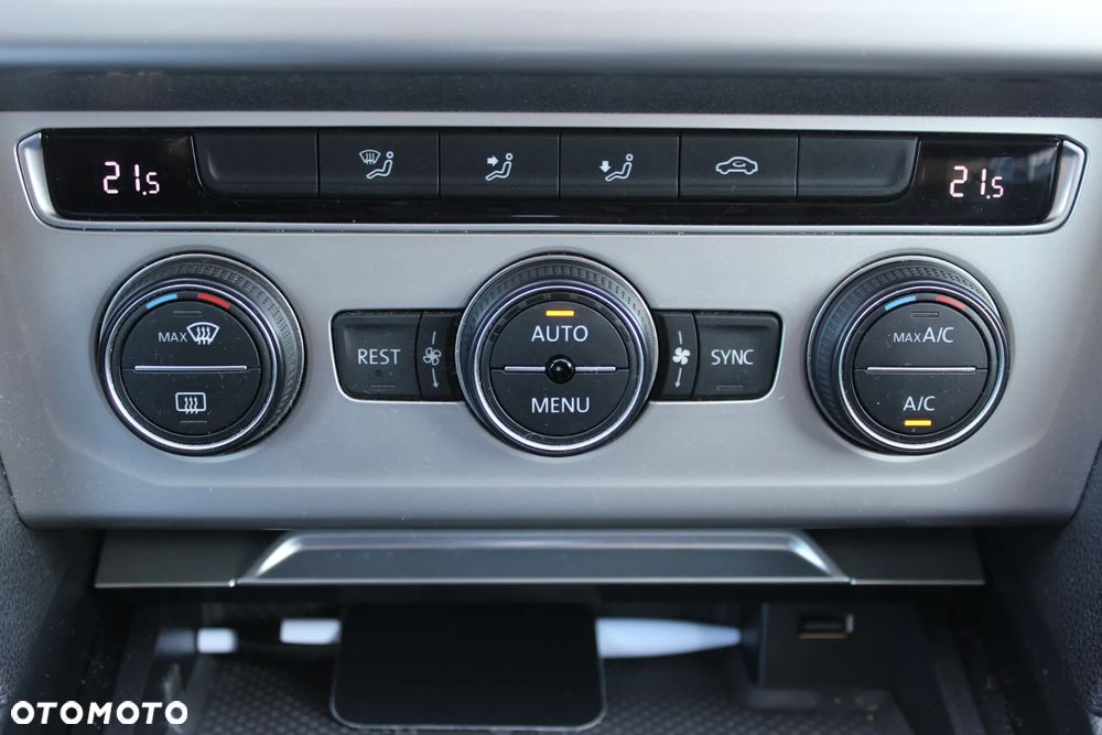 Volkswagen Passat Variant 1.6 TDI (BlueMotion Technology) DSG Comfortline - 23